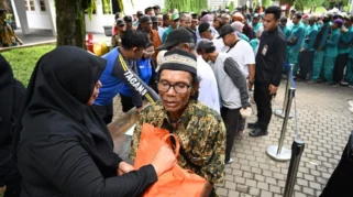 Paket sembako Harjaba ke-254 Banyuwangi menggantikan karangan bunga