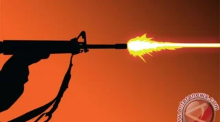 Aparat kepolisian NSW mengamankan lokasi penembakan Pantai Bondi di Sydney.