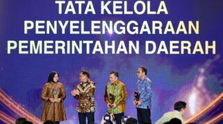 Banyuwangi menerima penghargaan tata kelola pemerintahan dari Kemendagri