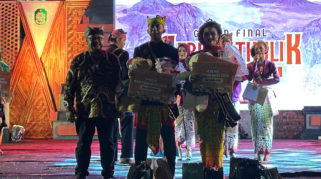 Nadin Izzah Millati Putri dan Alvito Fadhil Musyaffa usai dinobatkan sebagai Jebeng Thulik Banyuwangi 2025.