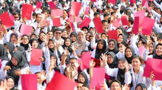 Penyerahan SK PPPK Paruh Waktu kepada ribuan honorer di Banyuwangi