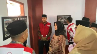 Bupati Banyuwangi Ipuk Fiestiandani meresmikan rumah aman gempa PMI