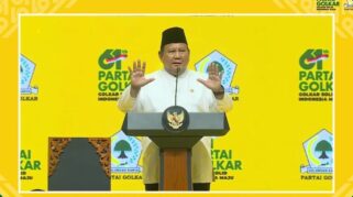 Prabowo Subianto menyampaikan pidato pada HUT Partai Golkar di Istora Senayan.