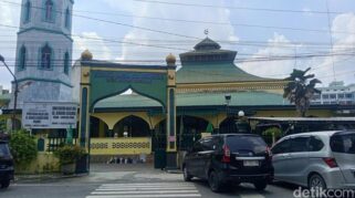 Masjid Lama Gang Bengkok dengan arsitektur China-Melayu di Medan