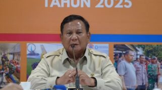 Presiden Prabowo Subianto menyindir Bupati Aceh Selatan yang umrah saat wilayah menghadapi bencana.