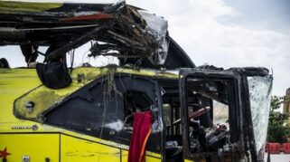 Bus Cahaya Trans terguling di Tol Krapyak Semarang