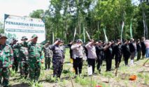 Kasdim 0825 Banyuwangi bersama Forkopimda tanam pohon di Kalisetail