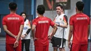 Hector Souto menyampaikan protes terhadap kinerja wasit Piala AFF Futsal 2025