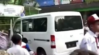Mobil MBG Tabrak Kerumunan Siswa di SDN Kalibaru 01 Cilincing. @sekitaran_jakut
