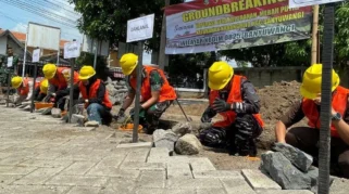 Bupati Banyuwangi meresmikan pembangunan Koperasi Merah