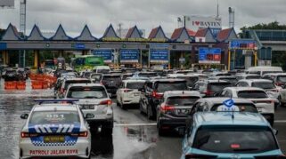 Gerbang Tol Bandara Soekarno-Hatta dengan penyesuaian tarif 2026