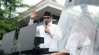 Bupati Pati Sudewo saat memberikan pernyataan di depan Pendopo Kabupaten Pati, Kamis, 13 Agustus 2025. Sudewo ditangkap KPK dalam OTT, Senin (19/1/2026). Foto: IG Pati