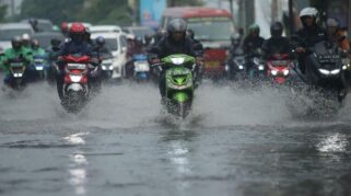 Pos pantau sungai Jakarta siaga banjir
