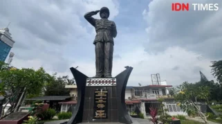 Patung Letnan Jenderal Djamin Ginting di Medan