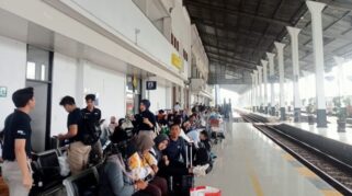 Penumpang Kereta Api Indonesia (KAI) selama libur panjang isra miraj 2026