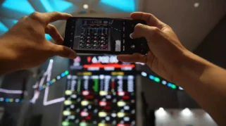 Pergerakan IHSG di layar Bursa Efek Indonesia jelang RDG BI Februari 2026