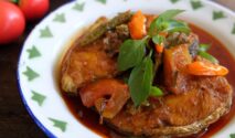 Asam Padeh Ikan tongkol kuah merah pedas khas Minang