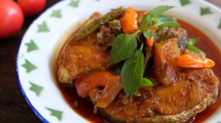 Asam Padeh Ikan tongkol kuah merah pedas khas Minang