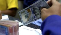 Ilustrasi pergerakan nilai tukar rupiah terhadap dollar AS di layar perdagangan