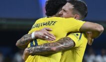 pemain Villarreal merayakan gol ke gawang Espanyol