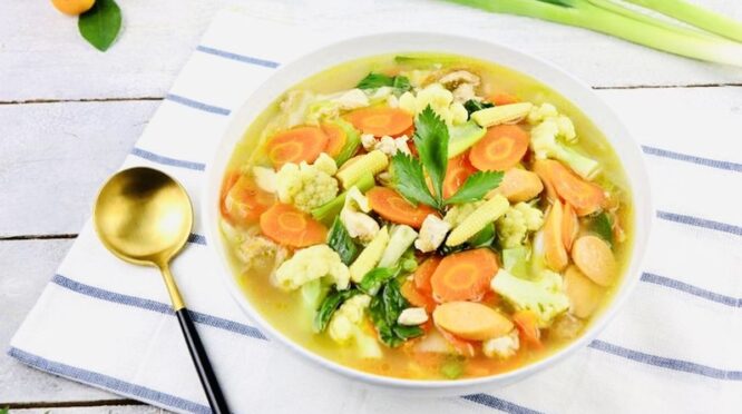 Hidangan menu sehat untuk diet selama Ramadan dengan lauk tinggi protein