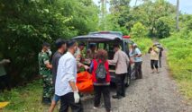 Tim gabungan mengevakuasi jenazah tanpa identitas di Pantai Plengkung TN Alas Purwo