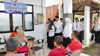 Bupati Banyuwangi tinjau layanan Mall Orang Sehat di Puskesmas Sambirejo