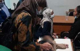 Pendampingan bayi PMI asal Banyuwangi di Bandara Juanda