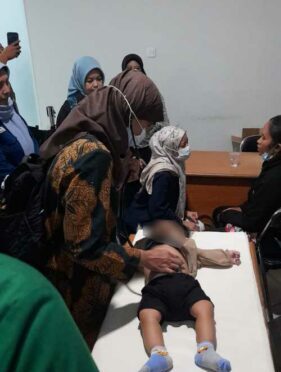 Pendampingan bayi PMI asal Banyuwangi di Bandara Juanda