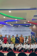Siswa SMK mengikuti Lomba Kompetensi Siswa TJKT di Siliragung