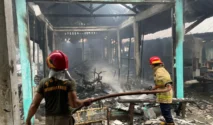 Kebakaran kios Pasar Loak Tiga Berlian di Banyuwangi