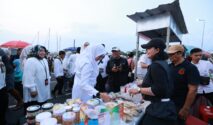 Warga memadati Pasar Takjil Ramadan di Pantai Marina Boom Banyuwangi