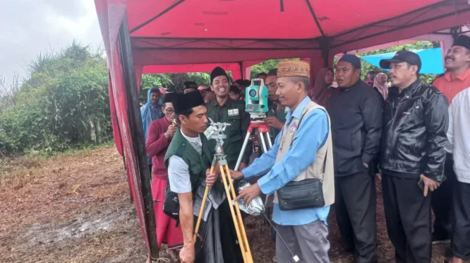 Tim LFNU Banyuwangi melakukan rukyatul hilal di Pantai Pancur menjelang Ramadan 1447 H