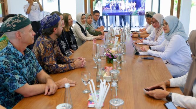 CEO Clean Rivers bertemu Bupati Banyuwangi membahas pembangunan TPS3R