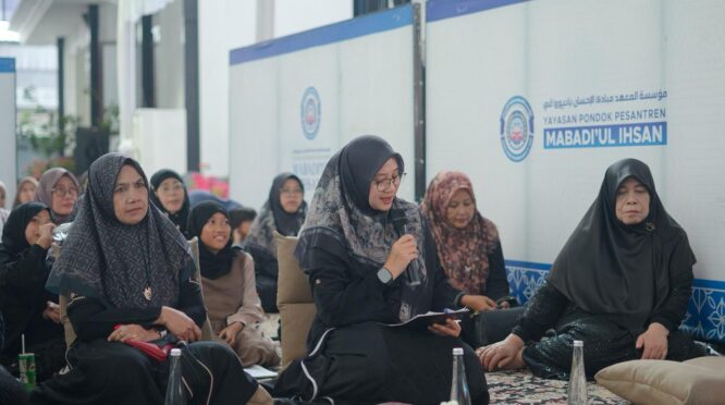 Jamaah Dan Bupati Banyuwangi Ipuk memadati Pondok Pesantren Mabadiul Ihsan Karangdoro saat Haul ke-14 KH Achmad Musayyidi