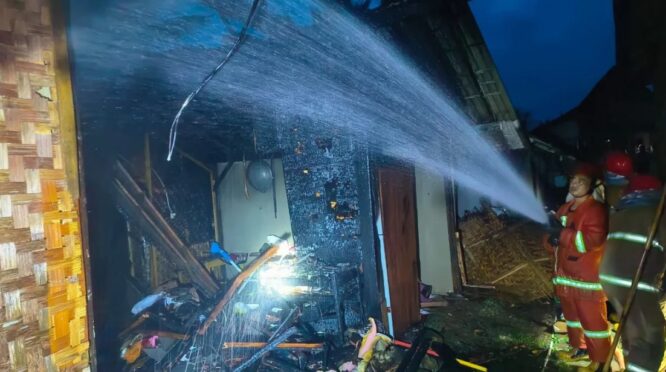 Kondisi rumah warga rusak akibat angin puting beliung di Kecamatan Sempu Banyuwangi