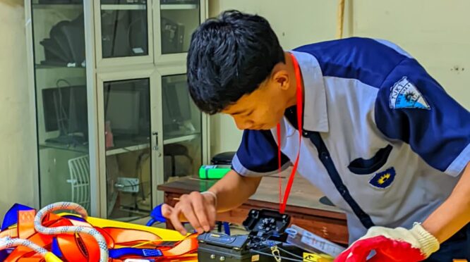 Siswa SMK Muhammadiyah 4 Glenmore mengikuti UKK TJKT