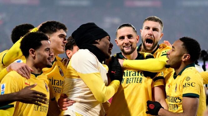 Pemain AC Milan merayakan gol ke gawang Bologna di Serie A