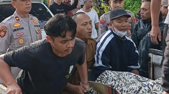 evakuasi pria 24 tahun yang tewas tenggelam di bekas galian c badean