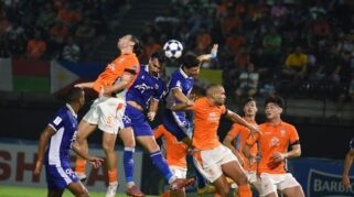 Pemain Persib Bandung bertanding melawan Ratchaburi di ACL Two