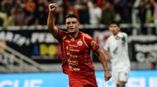 Pertandingan Persija Jakarta vs PSM Makassar di Stadion Internasional Jakarta