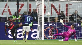 pemain AC Milan merayakan gol di Derby Milan