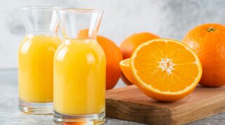 segelas jus jeruk segar kaya vitamin C