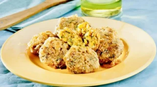 berbagai makanan Indonesia dengan pengaruh kuliner Belanda