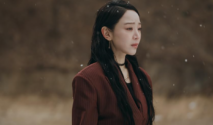 Shin Hae Sun dalam serial Netflix The Art of Sarah