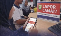 Ilustrasi Warga Banyuwangi mengakses layanan pengaduan Lapor Camat