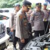 Kapolresta Banyuwangi Kombespol Dr Rofiq Ripto Himawan memeriksa kendaraan dinas roda dua dan roda empat