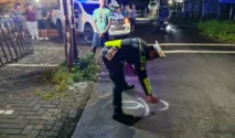 Polisi melakukan olah TKP kecelakaan di Jalan Pajajaran Banyuwangi
