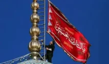 Bendera merah berkibar di Masjid Jamkaran Iran